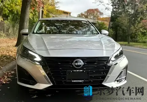 燃油车要翻身？天籁装上鸿蒙座舱，这波操作太秀了！-1