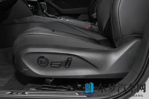 2025款大众CC选购指南：动力与配置如何选更值-1