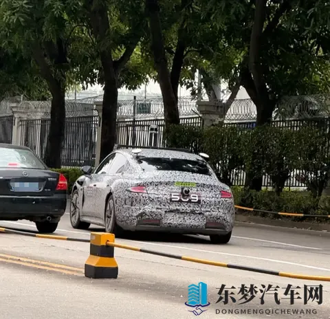 SU7 改款伪装车谍照曝光：十字大灯 + 隐藏门把手，能否打动新用户-1