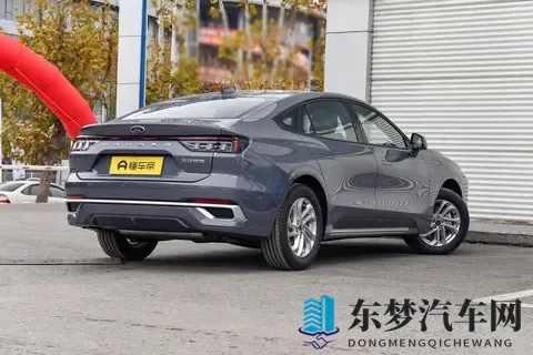 15万买合资B级车？空间大，动力足，关键还省油，蒙迪欧可以看看-3