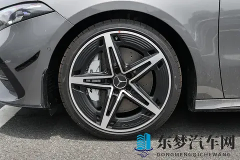 奔驰A35L AMG居然是台能拉娃的性能车？-2