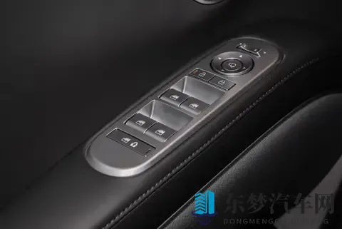 试驾帕里斯帝,适合二胎家庭,30万级大七座+25T混动系统!-1