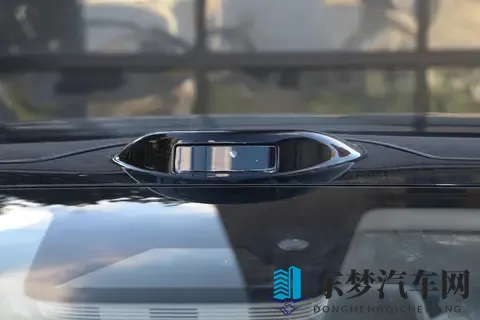 10万级家用轿车怎么选？零跑B01配激光雷达+8295芯片，香吗？-1