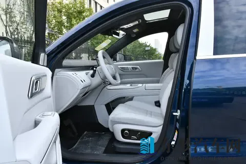 华为辅助驾驶+零重力座椅，大6座SUV这台深蓝S09如何？-2