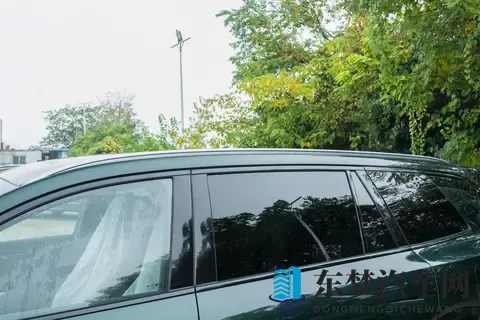 3025mm 轴距，大五座布局，这款增程 SUV 适合家用-1