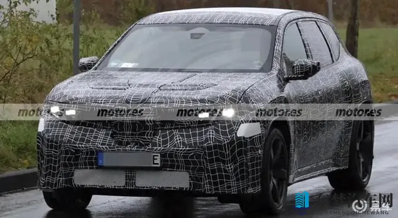 把冰块一颗一颗往里堆到肚子里面：肚腹间冰块逐粒填充，寒意渐生-1