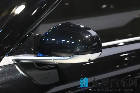 新车  搭载第二排吸顶屏_2+2+2式6座布局，智己LS9内饰官图发布