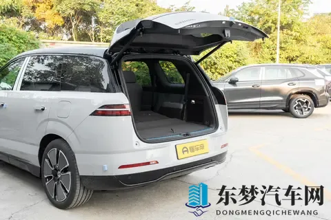 带全家出门，为啥我选了腾势 N8L？大空间+智能配置，舒适又省钱-1