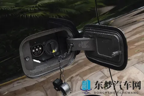 全家满员不挤！魏牌高山7亏电油耗才715L，2000MPa钢车身够扎实-2