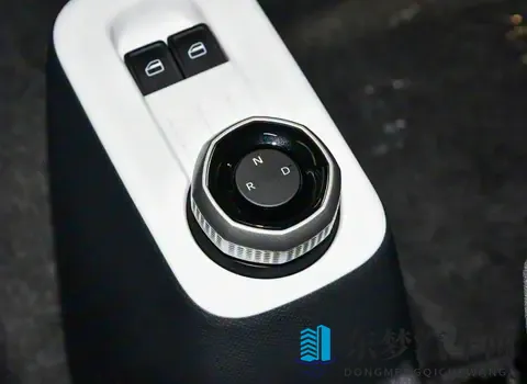 续航突破210km，8英寸大屏，全新睿蓝新车女生完全抵抗不了-3