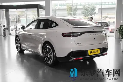 新车  黑曜套件限时免费选装，智界R7_S7黑武士官图-1