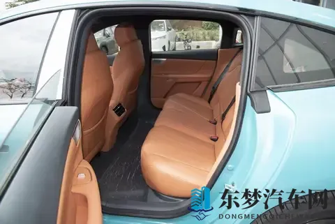 东风奕派eπ007+到店,全系标配激光雷达+8295芯片,还带电动尾翼-3