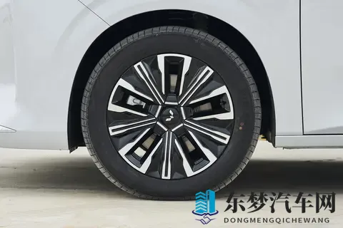 不到8万买7座车，驾乘感舒适、安全感拉满，家用买它香不香？-3