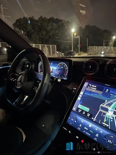 2025款奔驰C级试驾：豪华感真能当饭吃？优缺点扒透-1