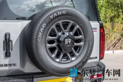 越野圈炸锅了！这台国产SUV一出手，合资硬派都慌了！-3