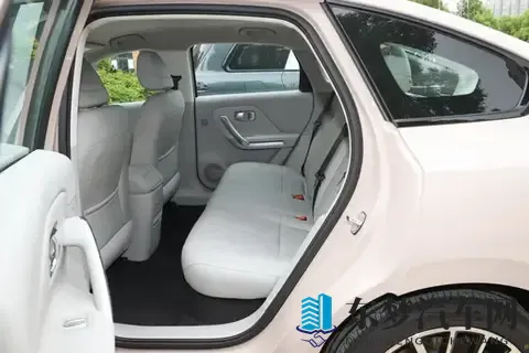 10万级纯电家轿的均衡标杆，它的“实在”，体现在每个细节-1