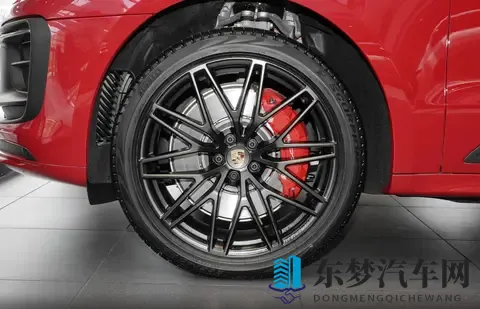 可运动、可舒适，提供三种动力系统，深度体验20T Macan-3