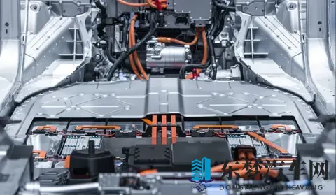 这么容易自燃,到底哪个才更好?磷酸铁锂和三元锂的真相!-1