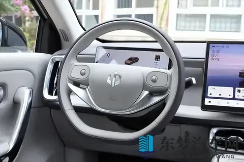 10万纯电轿车能否兼顾性能与实用？它或许给了个新答案-2