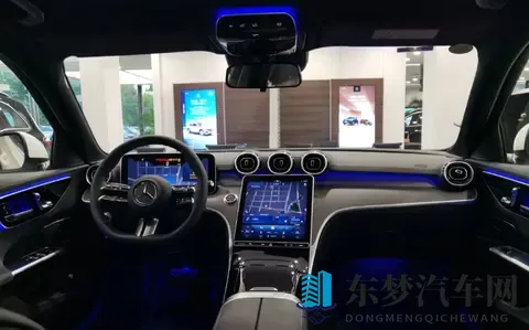 2025款奔驰C级试驾：豪华感真能当饭吃？优缺点扒透-3