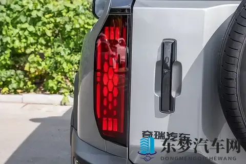 越野圈炸锅了！这台国产SUV一出手，合资硬派都慌了！-2