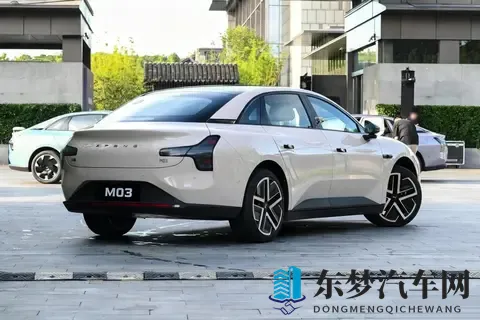 年轻人第一台家轿,买小鹏MONA M03还是长安启源A06?-3