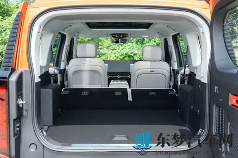 越野爱好者看过来！实地体验车续航 1400km 还标配三把锁-2