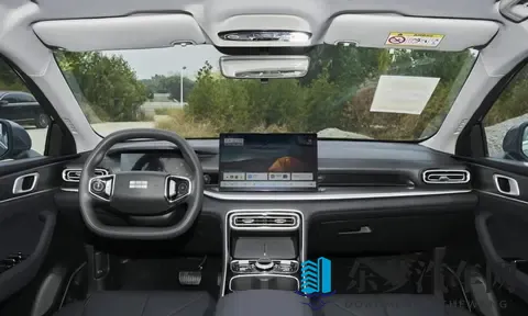 吉利新车上市，限时688万起，油耗28L，标配400V快充！-3