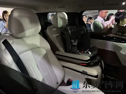 油耗49L,2026款比亚迪夏降价增配,向丰田赛那出狠招?-3