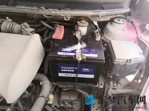 开了3年车,才知道汽车换电瓶要注意这两个数据,否则不耐用!-1