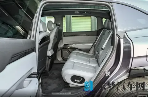 售价2298万起，配900V快充+8295芯片，极氪7X焕新版升级了哪些？-1