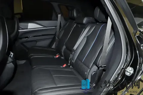 朋友愁 “带娃买 SUV”，试完XT5她不纠结了！-3