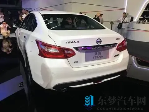 燃油车要翻身？天籁装上鸿蒙座舱，这波操作太秀了！