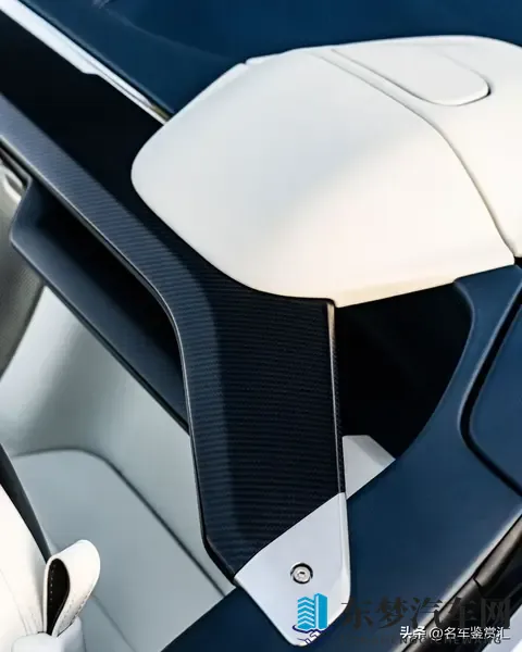 阿斯顿·马丁打造了两台游艇风格的Vanquish-2