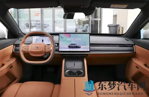 东风奕派eπ007+到店,全系标配激光雷达+8295芯片,还带电动尾翼-1
