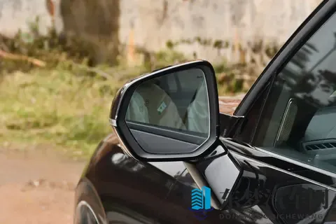 领克09四驱探索版：内外兼修，实力诠释豪华燃油SUV