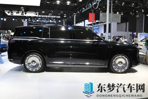 搭载第二排吸顶屏和2+2+2式6座布局，智己LS9内饰官图发布-2