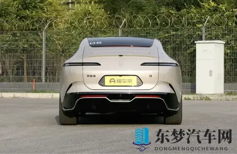 四激光加持+356km纯电续航！阿维塔12十项升级，配置诚意满满-2