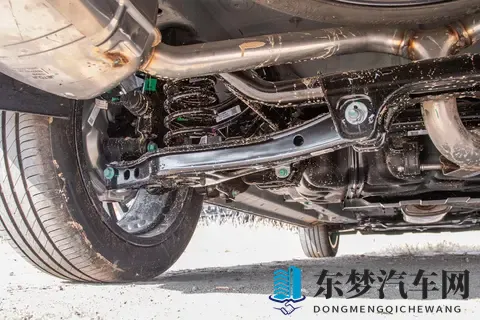 家庭党狂喜！捷途 X70L 32 变座椅 + CDC 悬挂，999 万起太香了-2