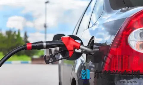 男GayGays 小鲜：当代消费者选车,颜值与智能并重