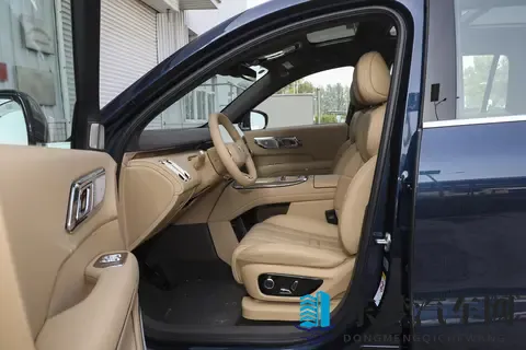 深蓝S09 才2399万！大六座SUV，续航1200公里，带冰箱，真香