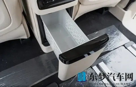 26款岚图梦想家：重新定义高端智能MPV，值得买吗？-2