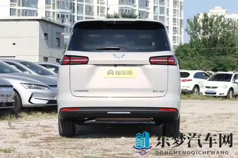 五菱又掀桌子！768万起的7座MPV来了，三种动力随便选-2