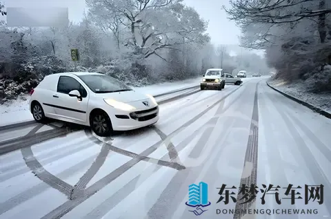 驾校教练骂爆的操作：手动挡3档起步？车没动先废半条命！