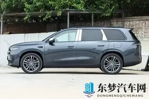 156寸后排大屏+六座布局，这台增程纯电SUV真香价开售-1