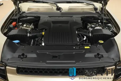 2026 款路虎卫士 OCTA 和 BLACK 版怎么选？16 万差价的背后