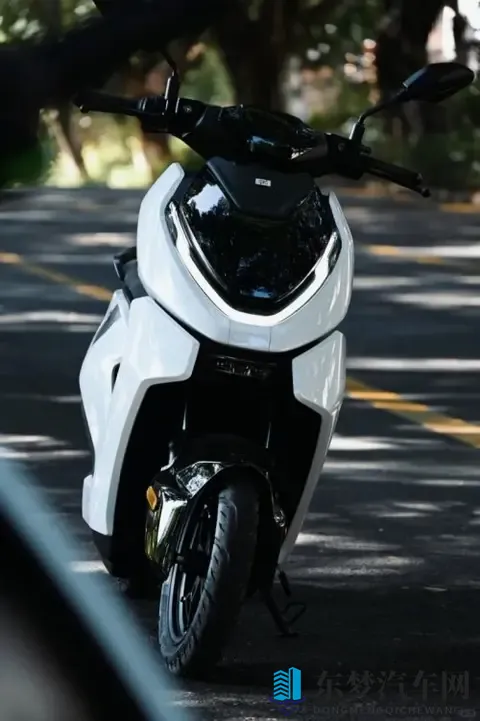 ​5K预算，极核 AE5i 对比九号、小牛同价位车型值得买吗？-2