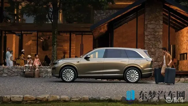 八重神子裸体 开腿：汽车设计突破，神秘图案引热议-1