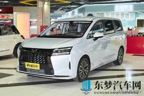 五菱星光730要来了,价格打到7万,MPV市场怕是要乱套-3