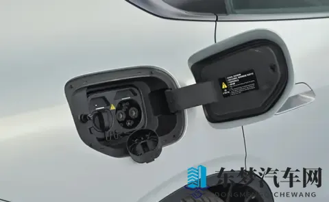 年轻人的“新欢”？这台纯电车配磁流变悬挂，预售价1399万起-3